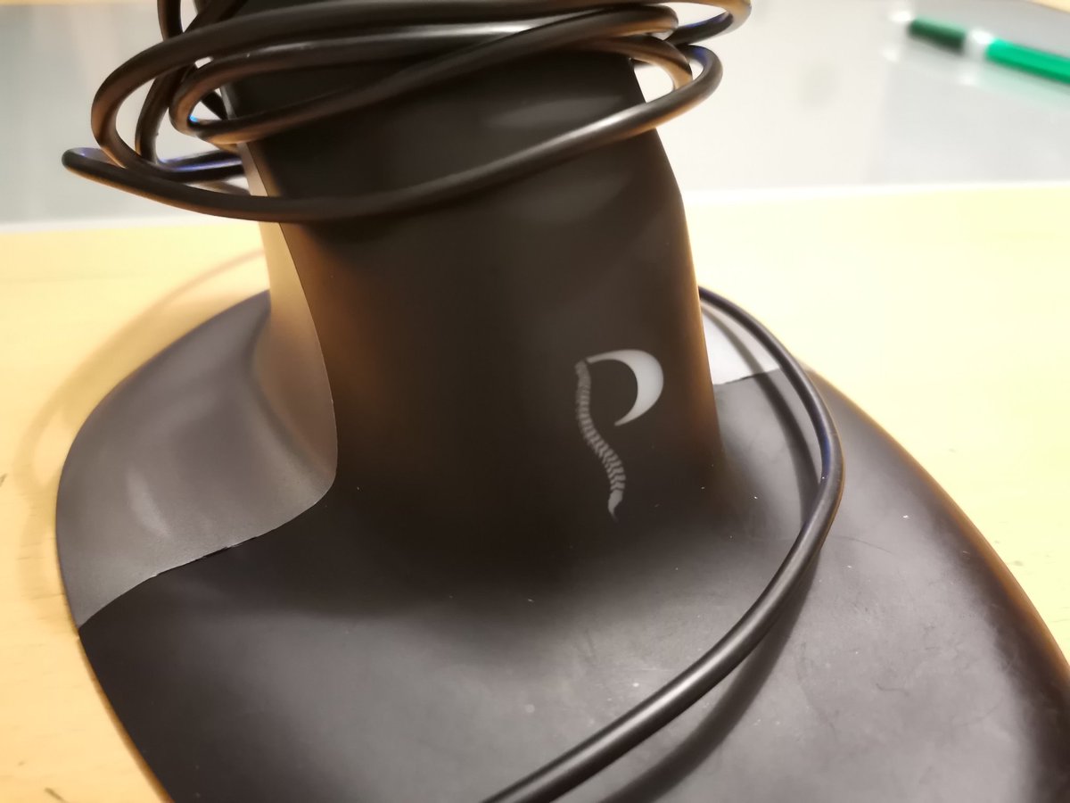 NewUpgradeTech1's tweet photo. Hoy tocaba reparar un 🐀 o un 🐧 ya no lo tengo claro 🤔. El caso es que ha resucitado. Espero que el dueño lo disfrute otra buena temporada 👌 #raton #mouse #hardware #Reparaciones #PosturitePenguin https://t.co/3RVjrO9dkg