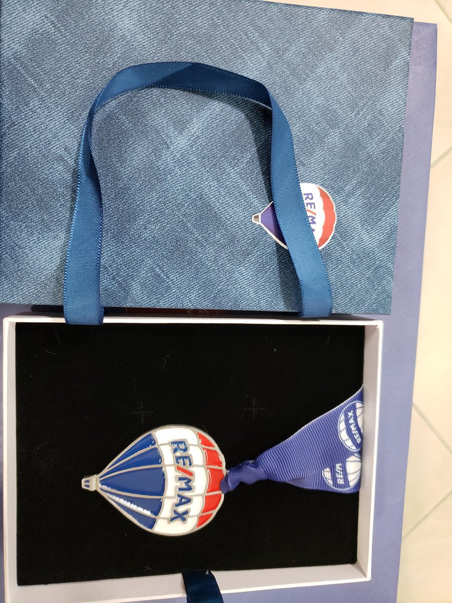 maggieligg's tweet photo. Comparto con ustedes este reconocimiento de #RemaxEcuador
Hoy la premiación 2019
#Remaximo #TuAgenteDeConfianza
#Top25 https://t.co/RXe3wVsCwb