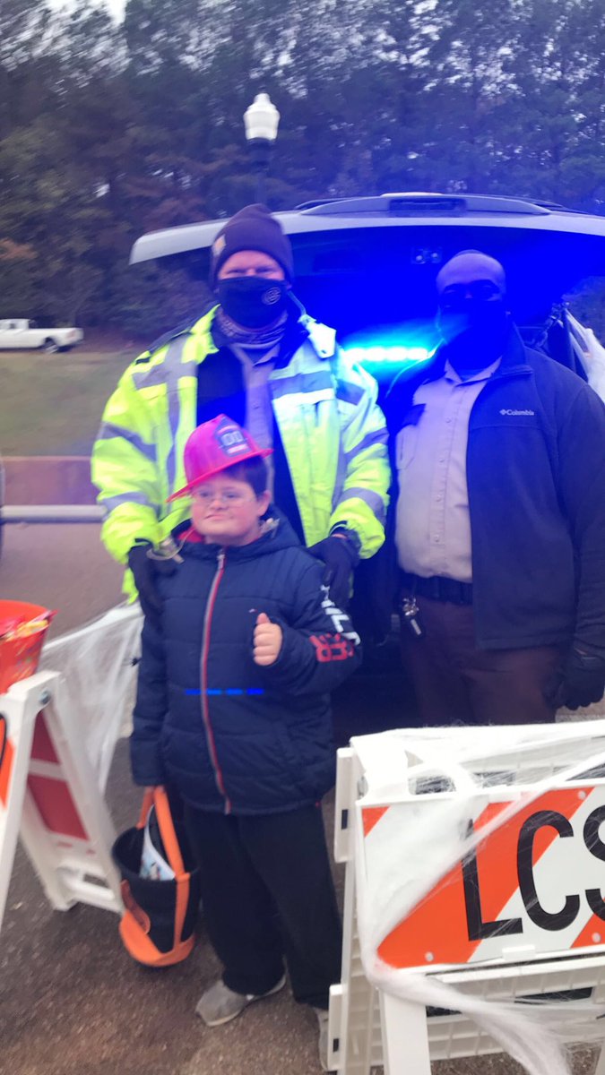 LafCoSheriff's tweet photo. Come see us at coleman’s funeral home for truck or treat. #LCSDStrong #Weloveourcommunity https://t.co/J9jaYT808V