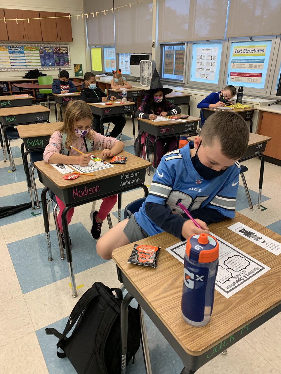 mrsdibi20's tweet photo. Math is always fun, but it’s even better with Skittles!! https://t.co/2atJ4YVl6Z