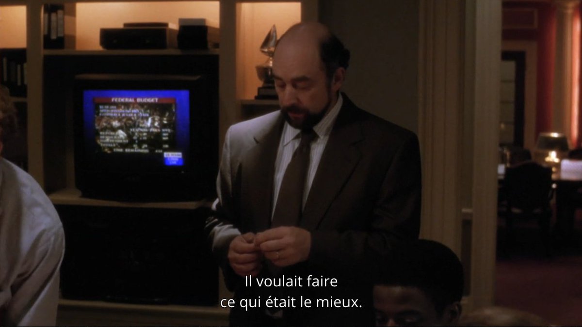 Au fond, je reprends THE WEST WING pour essayer de déterminer a posteriori quand je suis tombé amoureux de la série.Est-ce que c'est arrivé avec le plan séquence de 3mn en début de s1e4 ou l'entrée de Bartlett à la fin du pilote?Non, ça a dû se jouer là, au fil de l'épisode 6.