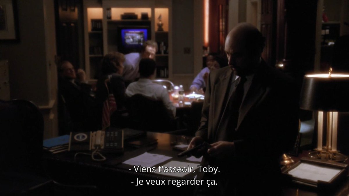 Les bases du show sont posées, et émeuvent comme Capra savait le faire autrefois : la célébration du compromis, de l'intelligence stratégique et de l'humanité nécessaire pour arriver à cet équilibre tjrs précaire.Une leçon de savoir vivre en 2 séquences.Un projet politique.