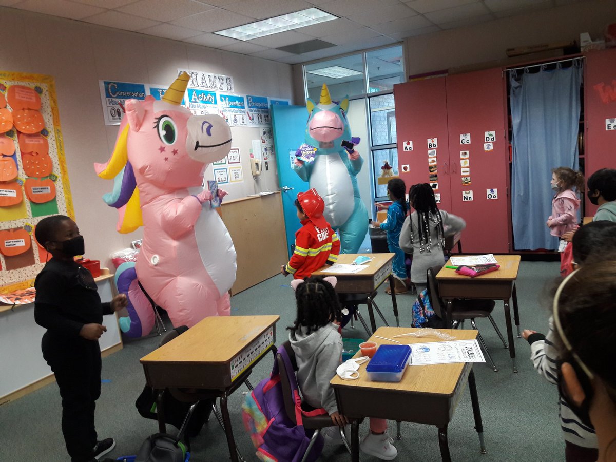 lizoum7's tweet photo. What a fun book character day!! Even though we can't participate in our book character parade this year, we're still having so much fun!😀
👫👬👭 @BPE_Broncos https://t.co/fNijx8G8dQ