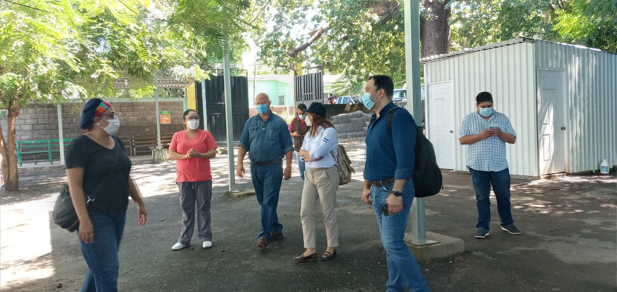 RSCholuteca1's tweet photo. #HondurasConHechos 
Recibimos la visita de la SCGG realizaron supervision del apoyo que se a recibido por parte del Gobierno Central y ver el avance que se logro en la lucha contra el COVID-19.
 #FuerzaHonduras
@saludhn @AlbaConsueloFl1 @JuanOrlandoH @jmpaguada https://t.co/weyMBGHgC6