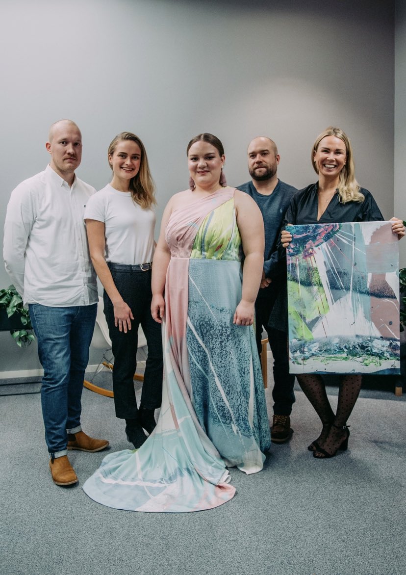 Hei me voitettiin taas.! #zeroexclusion on PUHDASTA KULTAA! Vuoden repäisy #finnishcommsawards Kiitos <a href="/NesteGlobal/">Neste</a> <a href="/MantsinenGroup/">Mantsinen Group</a> @Kurio_Marketing