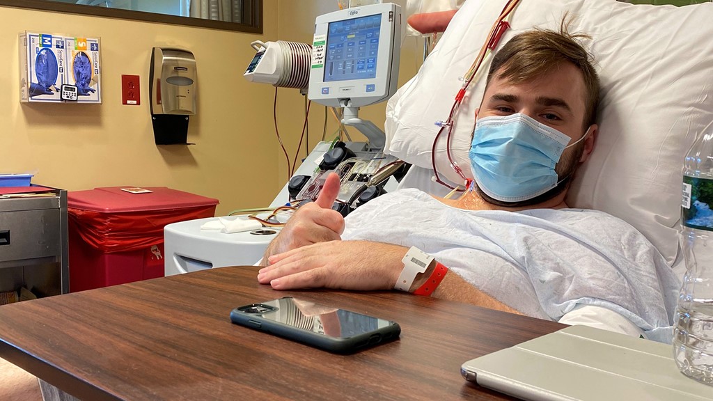 𝗖𝗵𝗮𝗿𝗮𝗰𝘁𝗲𝗿 𝗙𝗶𝗿𝘀𝘁

When Assistant Athletic Trainer Mike Burkeitt got the opportunity to save the life of a man he didn't even know, he didn't hesitate. Read about his journey here! #BeTheMatch 

📰 bit.ly/2TATUZc