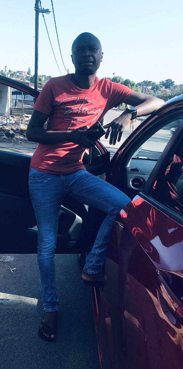 Latestdj2's tweet image. Can you please retweet’s this and tag @HavaianasSA to give me a sponsanyana, av been wearing their brand since 2010 #FeesMustFall