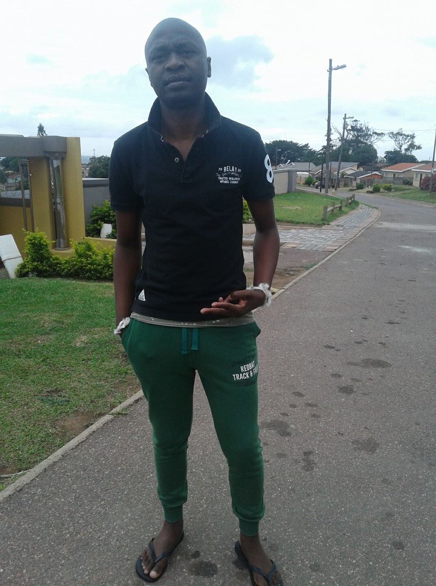 Latestdj2's tweet image. Can you please retweet’s this and tag @HavaianasSA to give me a sponsanyana, av been wearing their brand since 2010 #FeesMustFall