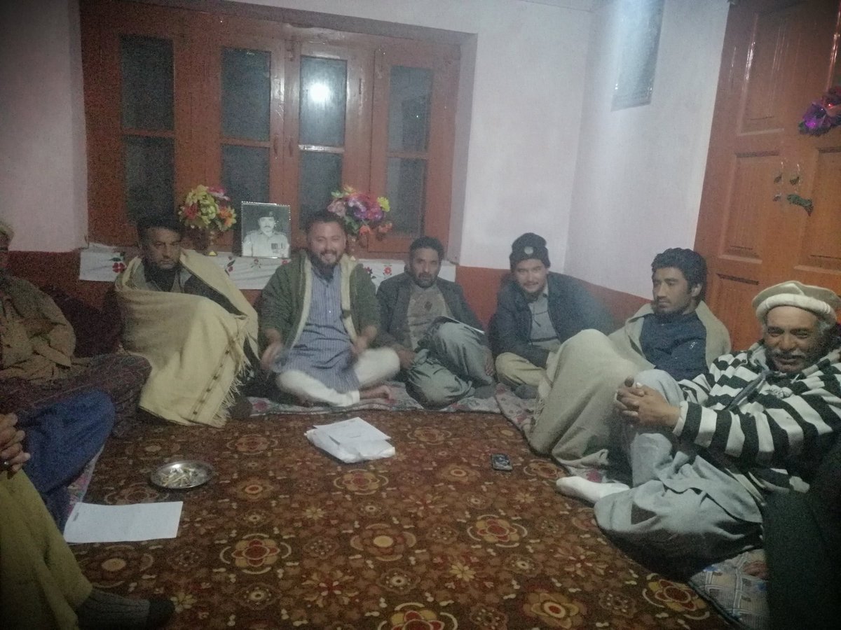 ZafarBaltiPk's tweet photo. ظفر بلتی کی یونین کونسل ٹیم کے ساتھ ملاقات ۔پی ٹی آئی کے نامزد امیدوار  سید شمس الدین کی جیت کو یقینی بنانے کے لئے مختلف لاحہ عمل  پر غور کیا گیا ۔ میٹنگ میں یونین کونسل غور سے  کے تمام گاؤں  کی نمائندگی موجود ۔
#Admin https://t.co/2BW4g3PfNb