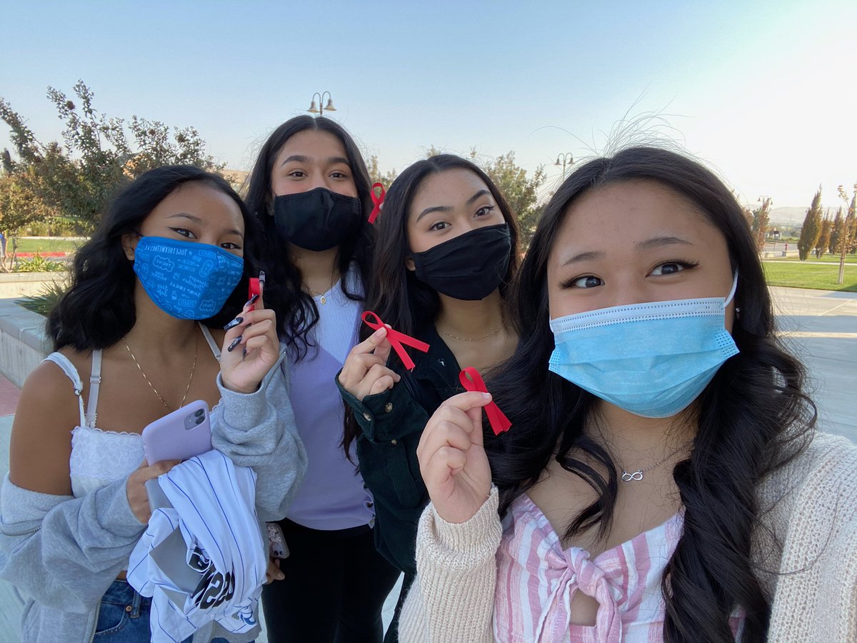 charlizeaurora's tweet photo. Happy Red Ribbon Week❣️#mhhsclass2022 @LeadershipMhhs https://t.co/YWWibxpLrj