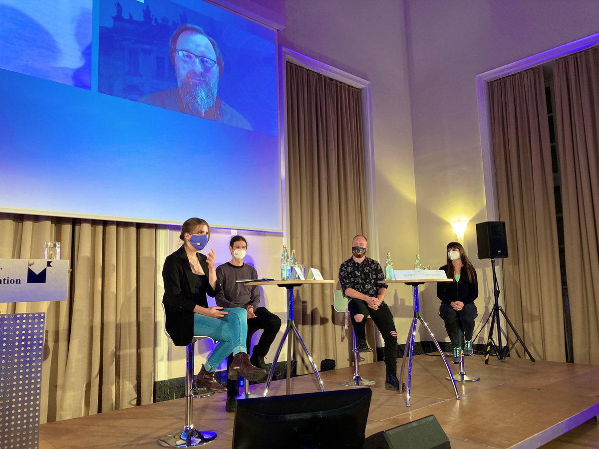 AB_Hornung's tweet photo. Die Diskussion zu #Gaming als Eröffnung von #nueworld @mfk_nuernberg beginnt! Auf dem Podium sitzen Dr. #Podrez, S. #Scheeler, N. #Beyer, Prof. #Jörissen und L. #Fischer (Moderation). Wir freuen uns 💙 https://t.co/23ImfAmGj0