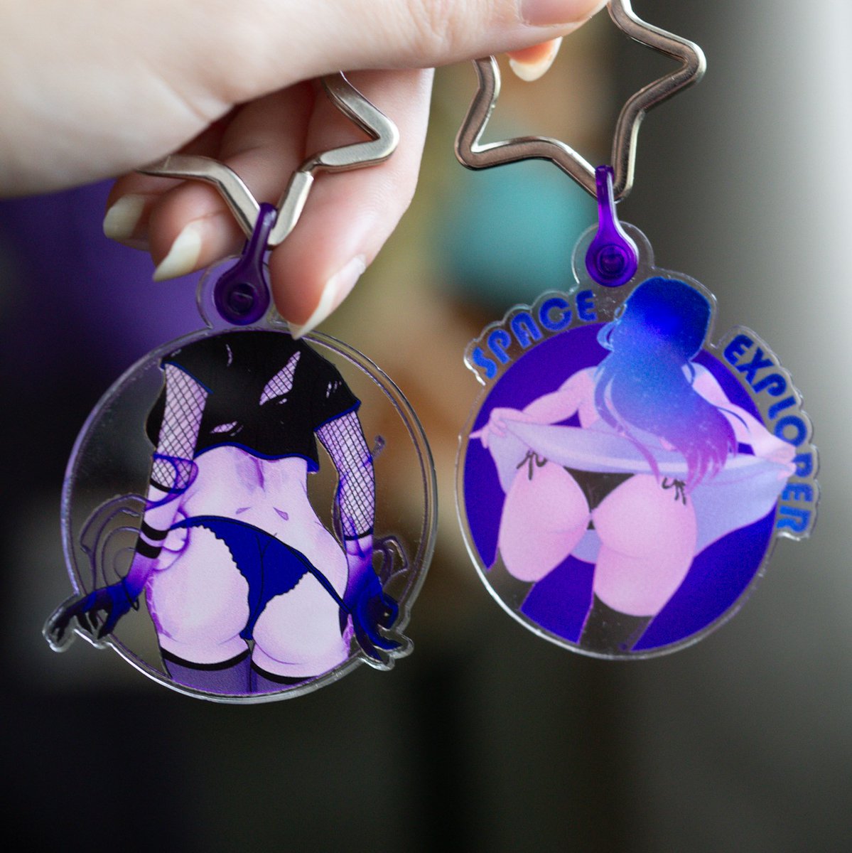 Ev_kami's tweet photo. Hey all! To celebrate my birthday today I'm releasing my first keychains! 🥳 
Buy 2 get 10% off with code: KEY2
Buy 3 get one free with code: KEY4
https://t.co/1kxlZPFP0E

#animestickers #keychains #vendors #artshop #artvendor #peach #animeart #smallbusiness #acen #acen2020 https://t.co/BW2LbaP3IZ