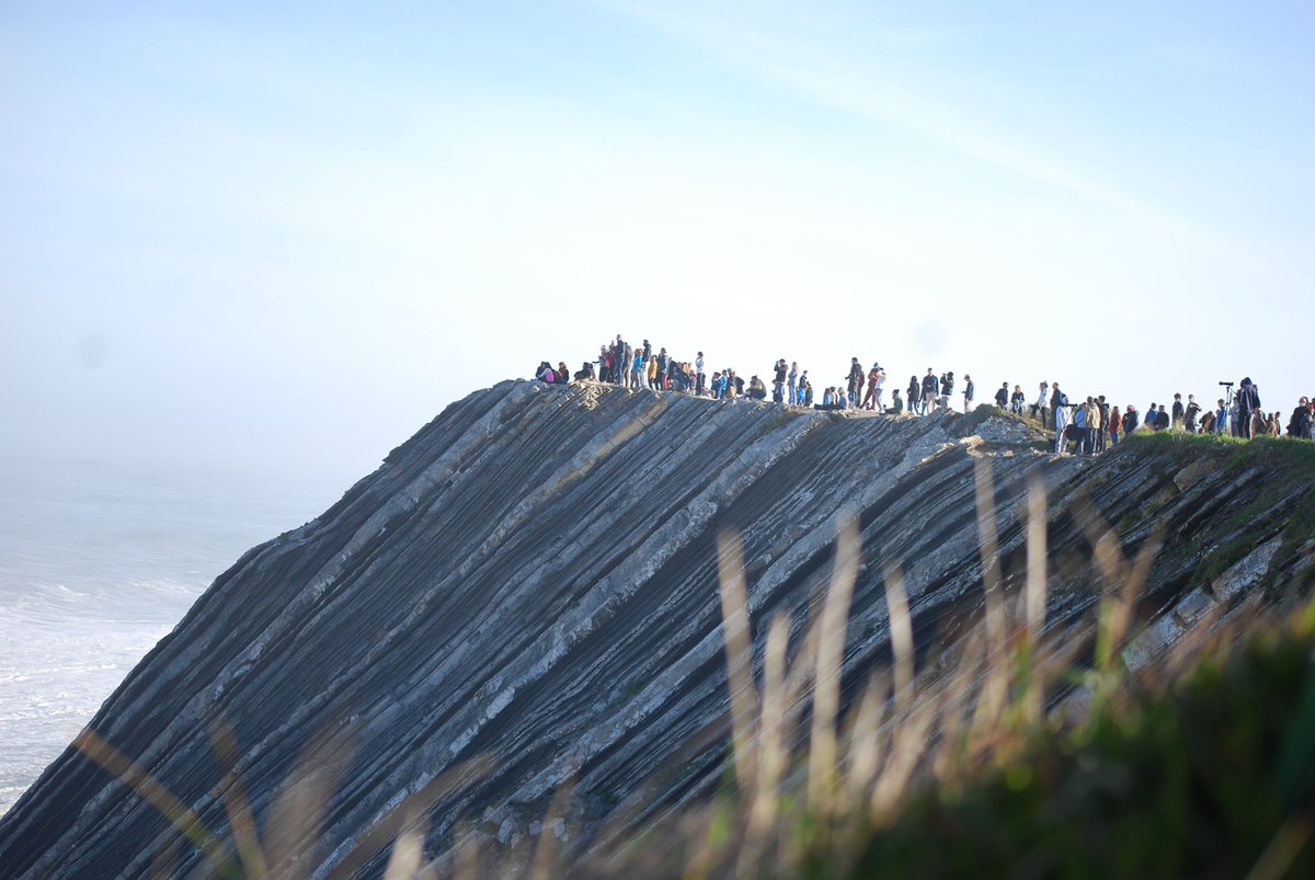 oldel64's tweet image. #belharra s’est réveillée ce matin et les #surfeurs chargeurs de #grosses #vagues étaient présents ! #paysbasque en feu 🔥 #cotebasque #bigwave #surf des vagues de plus de 15 mètres @CNEWS @RMCsport @SO_Paysbasque