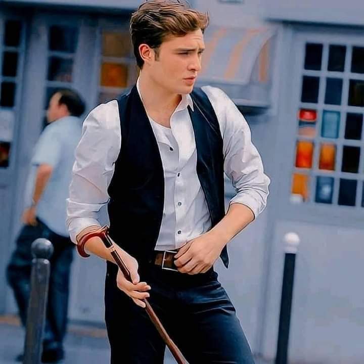 gg_scene's tweet photo. Chuck en parís es inolvidable https://t.co/Se59TCGARB