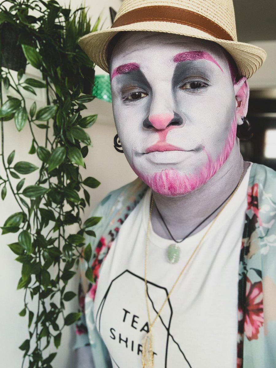 CritBard's tweet photo. THURSDAYS ARE FOR MAKEUP?!

I’ve decided that, on Thursdays afternoons, I’m gonna start streaming different @CriticalRole makeup looks on my Twitch channel!

Today is for our favorite tea cleric boi, Caduceus! Starting at 4pm CT!

➡️: https://t.co/qdP9dTa2S2 https://t.co/ZyPzAF4f1z