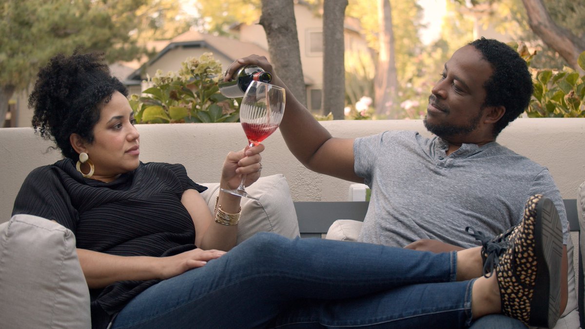 Connecting tweet media