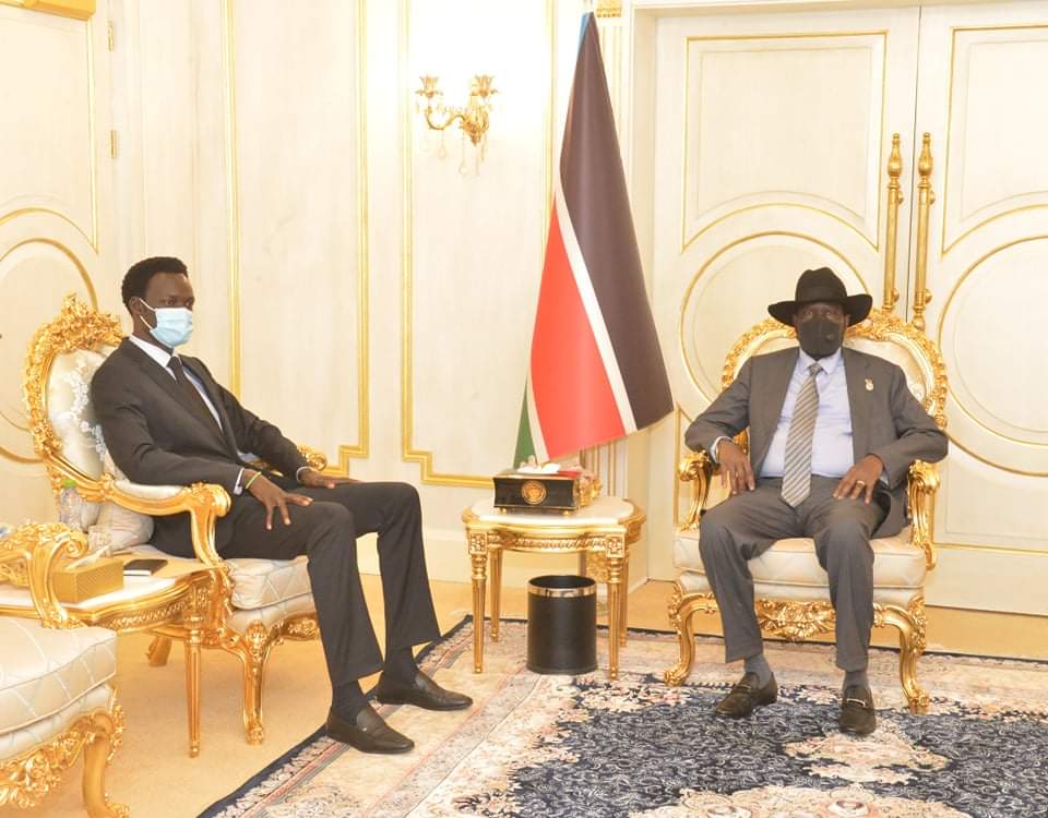 StateHouse_J1's tweet photo. The Governor of Jonglei State Hon. Denay Jock Chagor briefed H.E, President Salva Kiir Mayardit in his office on Thursday, in regards to the general situation of Jonglei State, including the floods, and the state of emergency that was declared in August 2020. https://t.co/cNZ7iBb5lm