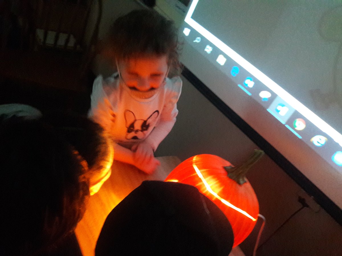 lizoum7's tweet photo. What's inside a pumpkin?🍊  Describing color, size, and shape of pumpkin using their five senses. @BPE_Broncos
#pumpkincarving #pumpkininvestigation https://t.co/a9ZOdYVzp0