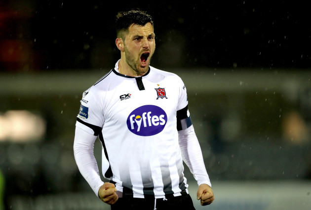 Dundalk boasts the league's top scorer, Patrick Hoban, who has scored 9 goals in 13 matches this season. He also won top scorer in 2018 with 29 league goals.The #9 will be a serious threat to whichever patchwork CB pairing Mikel Arteta trots out this afternoon. [3/x]