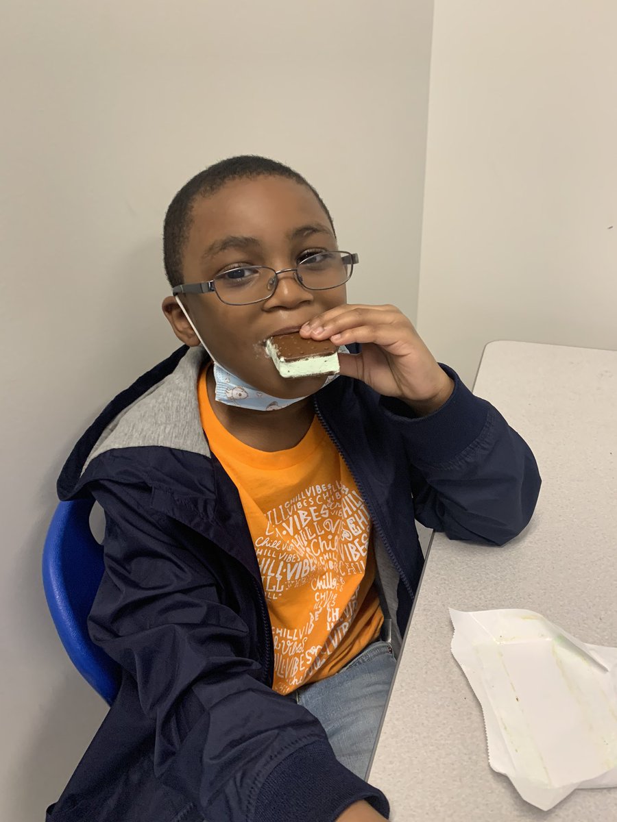 mrwarholik's tweet photo. Follow Museum Manners and get rewarded with an ice cream sandwich. #fulljar #IceCream #museummanners #snacktime @BrooksMuseumsES https://t.co/B7Z6Pv9VP4