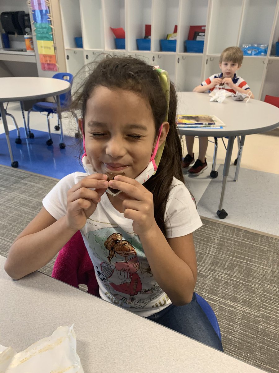 mrwarholik's tweet photo. Follow Museum Manners and get rewarded with an ice cream sandwich. #fulljar #IceCream #museummanners #snacktime @BrooksMuseumsES https://t.co/B7Z6Pv9VP4