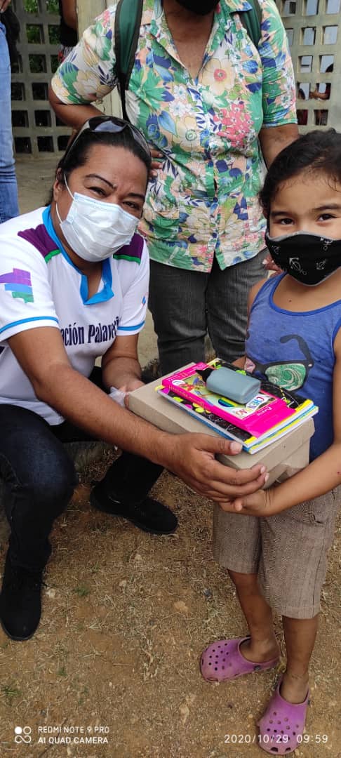 La Zona Educativa Lara, a través del Enlace Intercircuital del municipio Palavecino entregó útiles, calzados, uniformes, desparasitó y suministró nutrichicha en la comunidad de Rosa Inés, parroquia Cabudare a 46 estudiantes de la EBG Héctor Rojas Meza y LB Héctor Rojas Meza.
