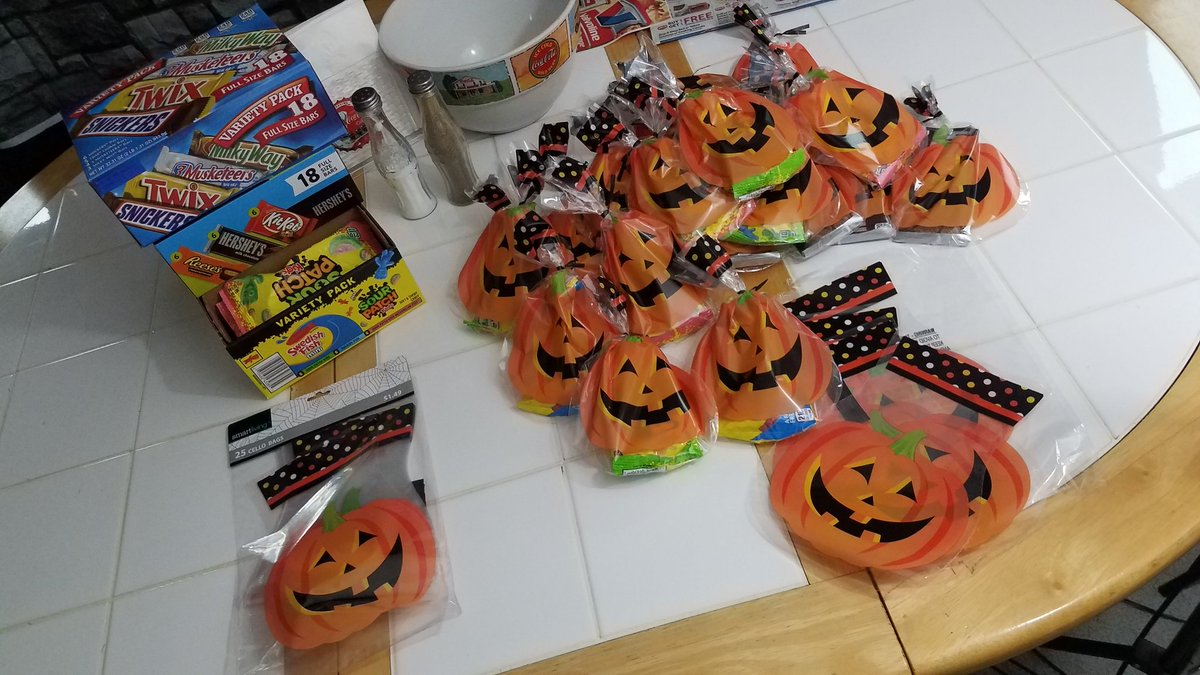 Getting ready for All Hollows Eve 👻