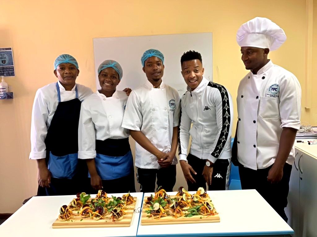 TheFinishingCo2's tweet photo. The Finishing College culinary team having a snack with Oros Mampofu๐จโ๐ณ๐ฉโ๐ณ
#thefinishingcollege #college #highschool #students #highereducation #highschool #students #culinaryschool #BeTheLight #chefs #matric #thinkemployment https://t.co/z6buGwS13Y
