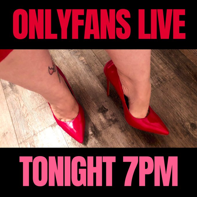 Join me LIVE at 7pm PST tonight. October marks my 15th year performing in adult! To celebrate this milestone<a href="/tag/valentinesday"class="tags"><span>#valentinesday</span></a>