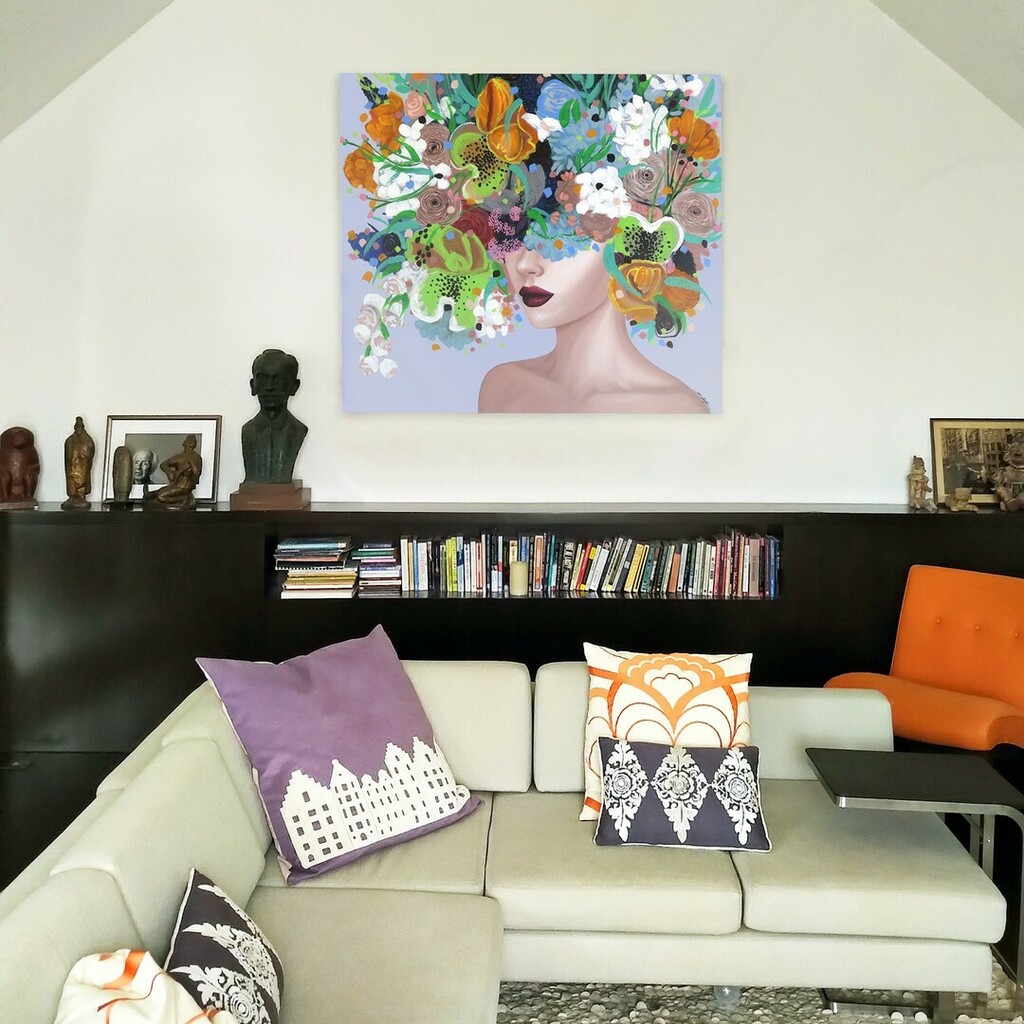 Pair accent accessories with a focal point artwork by Sally K. There is no such thing as too matchy-matchy!

#art #originalart #painting #flowers #floralart #figurativeart #buyart #largeart #orchids #orchidlover #artstagram #interiordecor #interiordesign #livingroom #horizon…