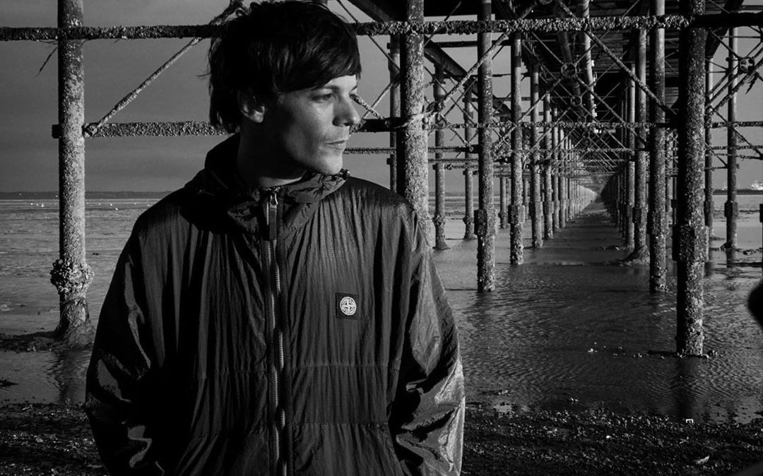 LouisUpdateLT's tweet photo. 📷 | Charlie Lightening posted this throwback picture of Louis on Instagram with the caption "Can't believe it's been a year since 'We Made It' was released. Loved making the videos for #Walls with @/louist91" https://t.co/2tc3gAQ4g1