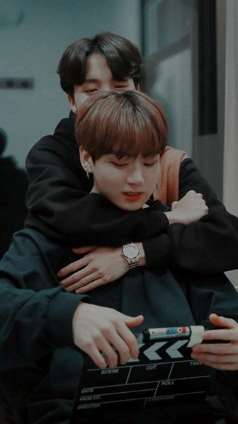 spidergukie's tweet photo. tópico sensível: hopekook se abraçando https://t.co/lSjjxBMdaC