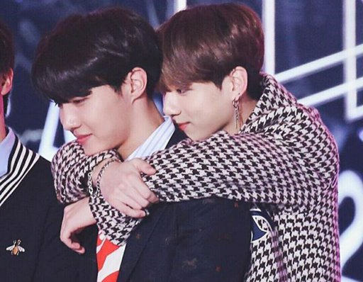 spidergukie's tweet photo. tópico sensível: hopekook se abraçando https://t.co/lSjjxBMdaC