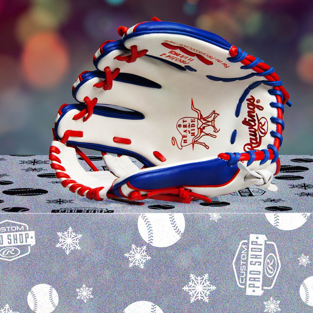 RawlingsSports's tweet photo. Looking for the perfect gift for the holidays? Look no further, a custom glove will make anyones holiday special! Make sure to order by 11/23 for delivery by 12/24! #TeamRawlings #TheMarkOfCustom https://t.co/WWLblbzHi3
