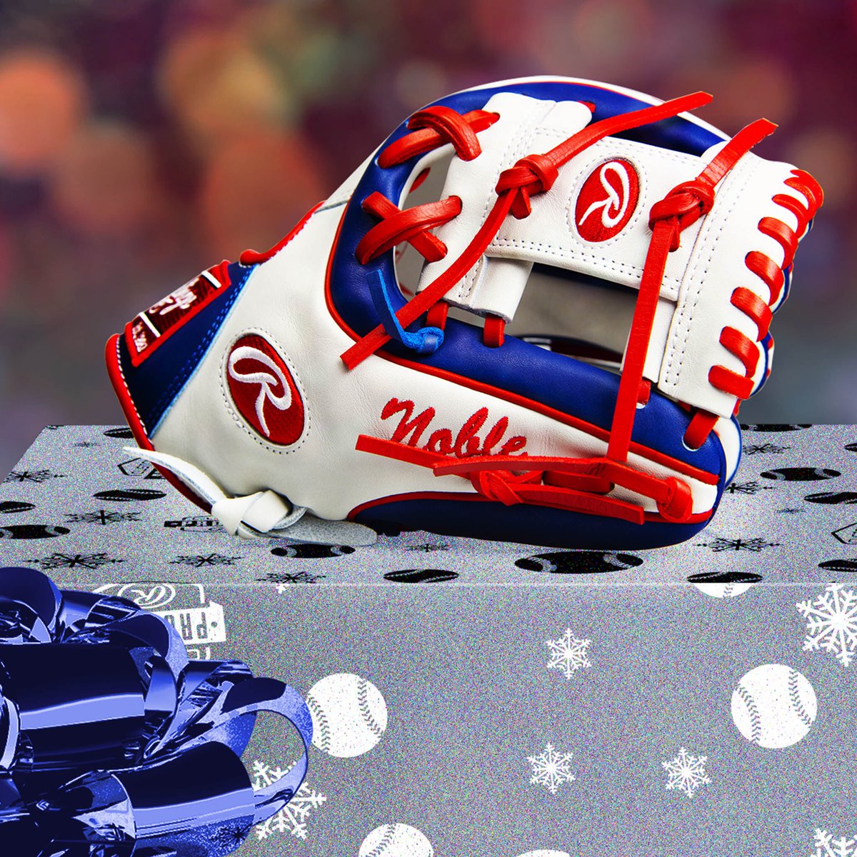 RawlingsSports's tweet photo. Looking for the perfect gift for the holidays? Look no further, a custom glove will make anyones holiday special! Make sure to order by 11/23 for delivery by 12/24! #TeamRawlings #TheMarkOfCustom https://t.co/WWLblbzHi3