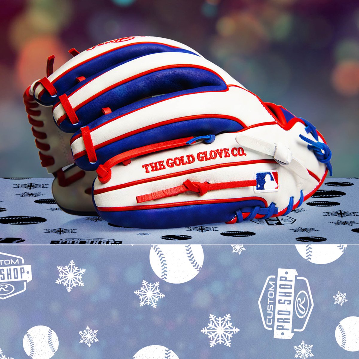RawlingsSports's tweet photo. Looking for the perfect gift for the holidays? Look no further, a custom glove will make anyones holiday special! Make sure to order by 11/23 for delivery by 12/24! #TeamRawlings #TheMarkOfCustom https://t.co/WWLblbzHi3