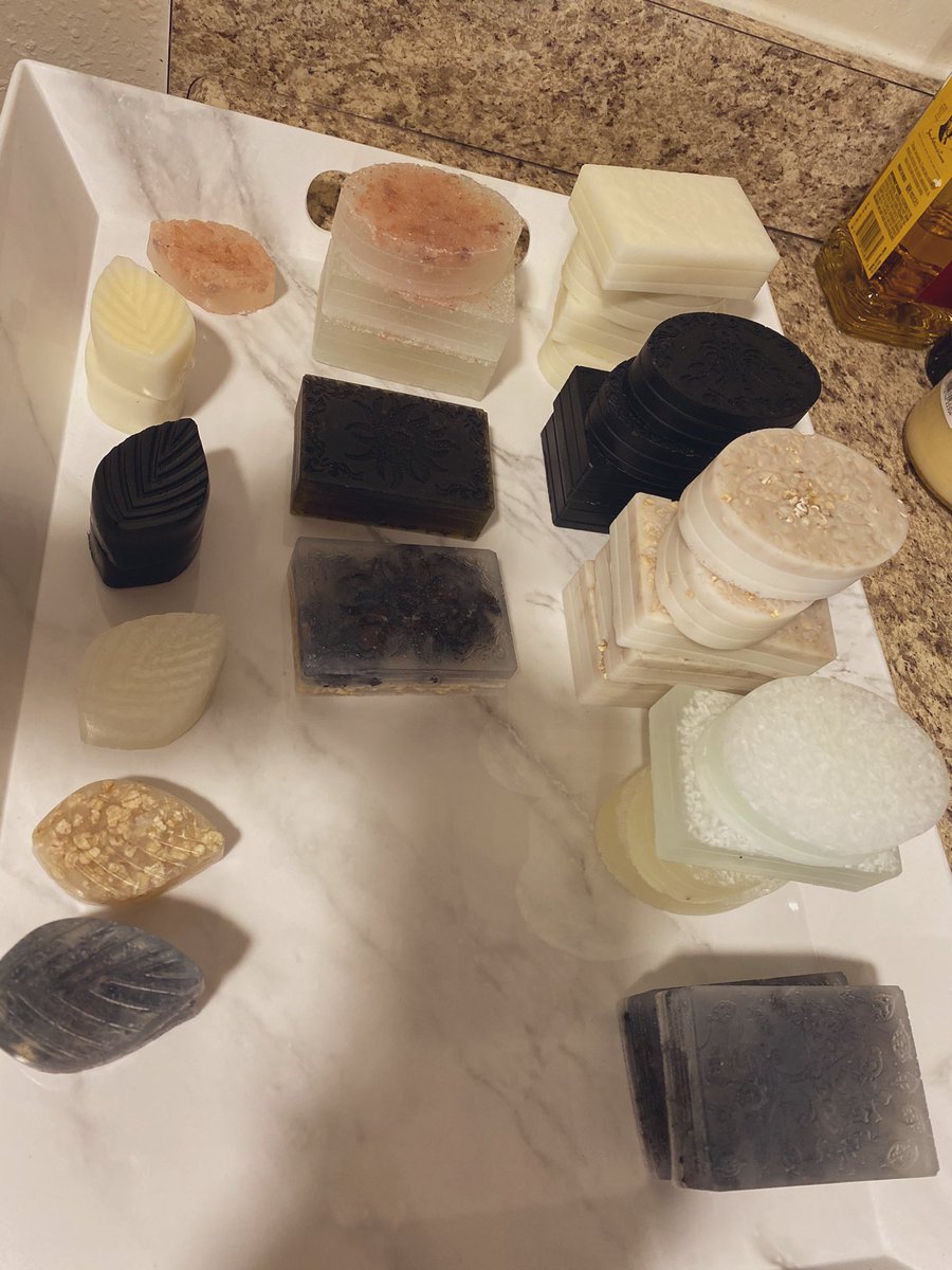jasmineivory_'s tweet image. Slight work last night 🌱❤️  #bareivory #soapfordays #minibars
