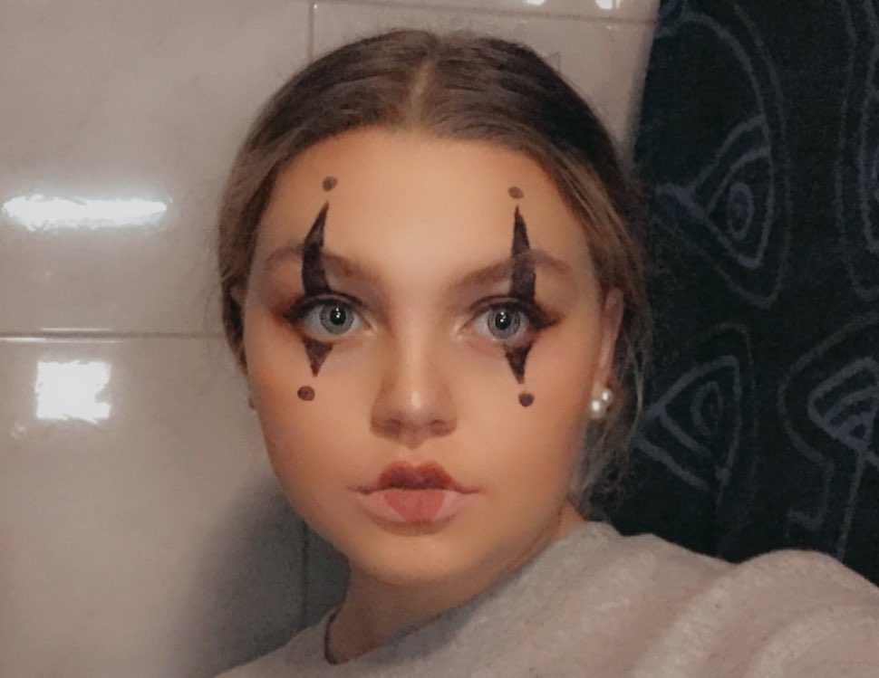 ALWAYSUNFL0WERS's tweet image. @LiamPayne look at this please🥺 i tried a helloween make up look for the show #LPMakeUpComp #LPAct3