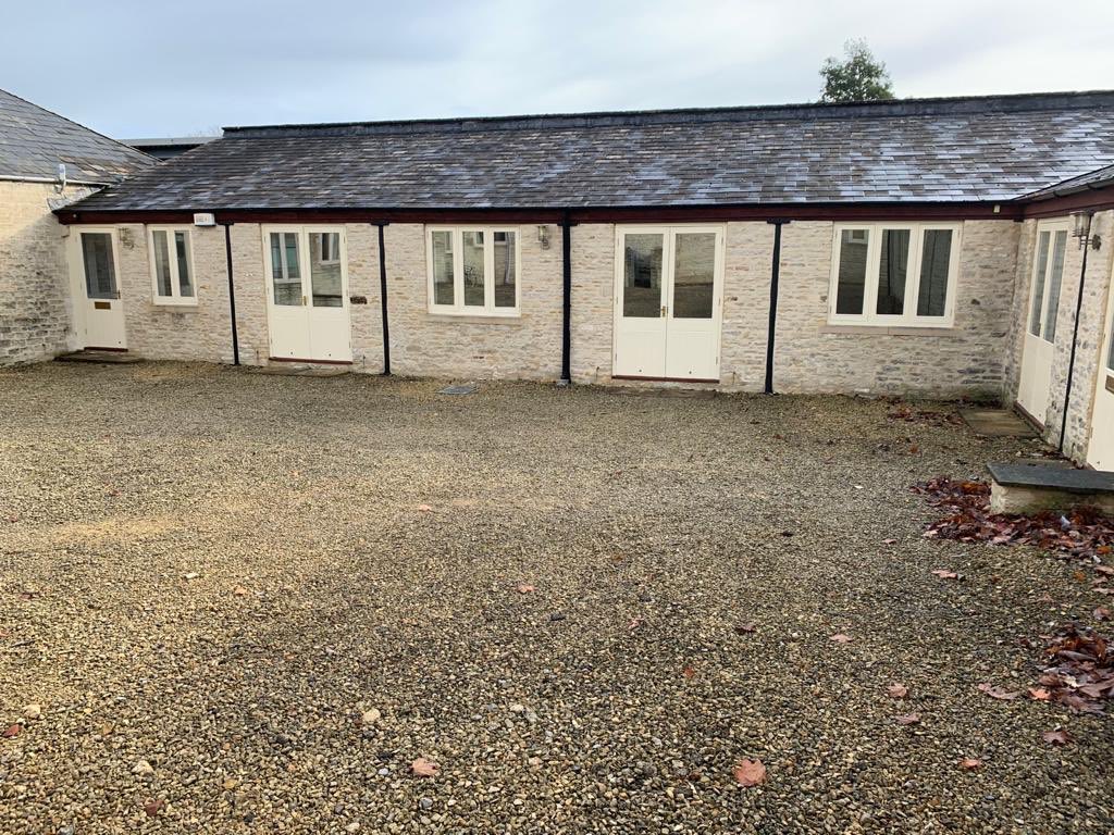 maxmitchell090's tweet photo. *OFFICE UNIT TO RENT*
Trull Farm, Tetbury, GLOS. 
Recently renovated office unit. 2 rooms, kitchen and 2 loos. 650 sq ft. Located in a small courtyard with high speed broadband and ample parking. 
Available now, please call Mike Mitchell- 07712815548 for more details. 
PLEASE RT https://t.co/WysyFP5cws