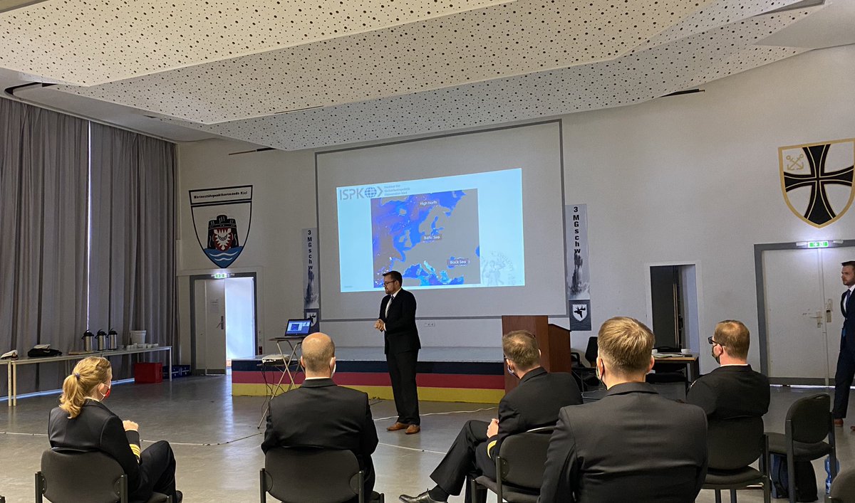 I recently learned that your team‘s socks are something special. 😁 This is the view from the auditorium. Couldn‘t agree more about the finale
#Minensuchgeschwader #MCM #wirsindmarine