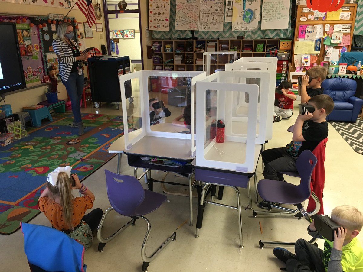 MVR3_InTech's tweet photo. Miss Thate’s @zitzmanchiefs first graders visit the moon, sun, and planets with #GoogleExpeditions ! #MVNation #MVR3learns https://t.co/kYjSBpYfAH