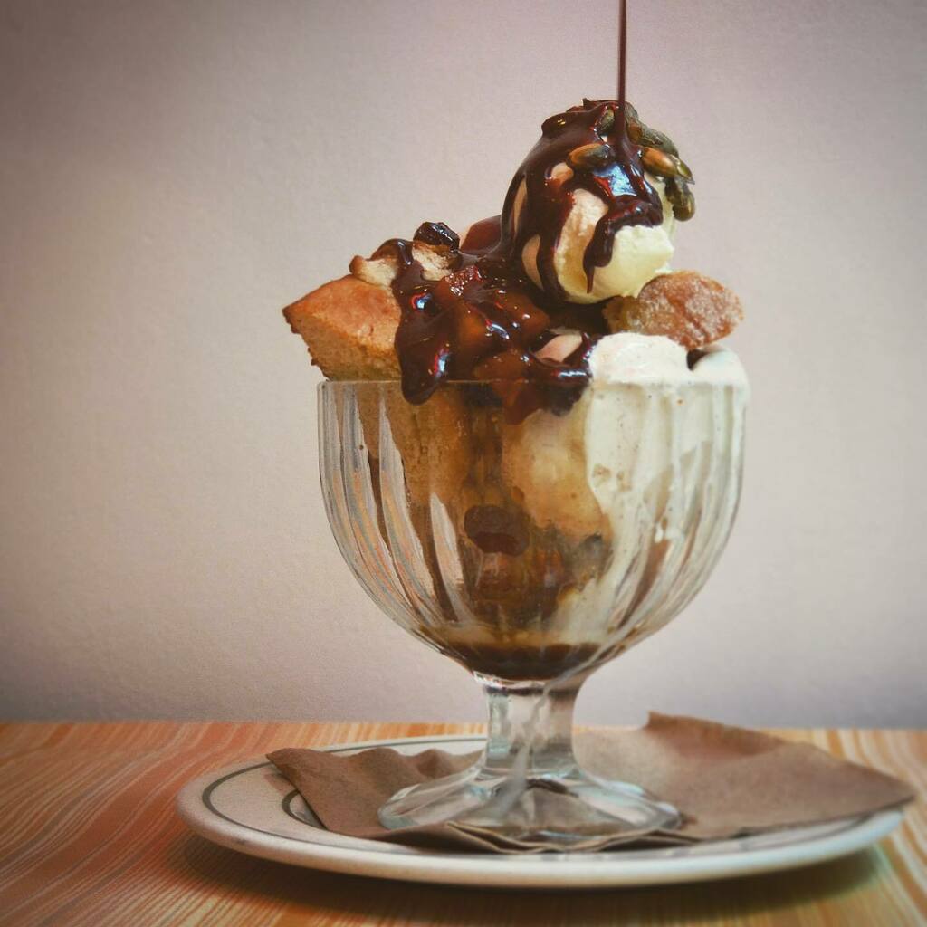 PAN DE MUERTO ICE CREAM SUNDAE 🌼 
Toasted Day of the Dead bread ☠️, candied pumpkin + pepitas 🎃, cinnamon ice cream, 🍨 Oaxacan fudge sauce 🍫. On special all this weekend, as we celebrate the sweet spirit of our dearly departed. ✨🥄

Thank you to C… instagr.am/p/CG7-1ggniwA/