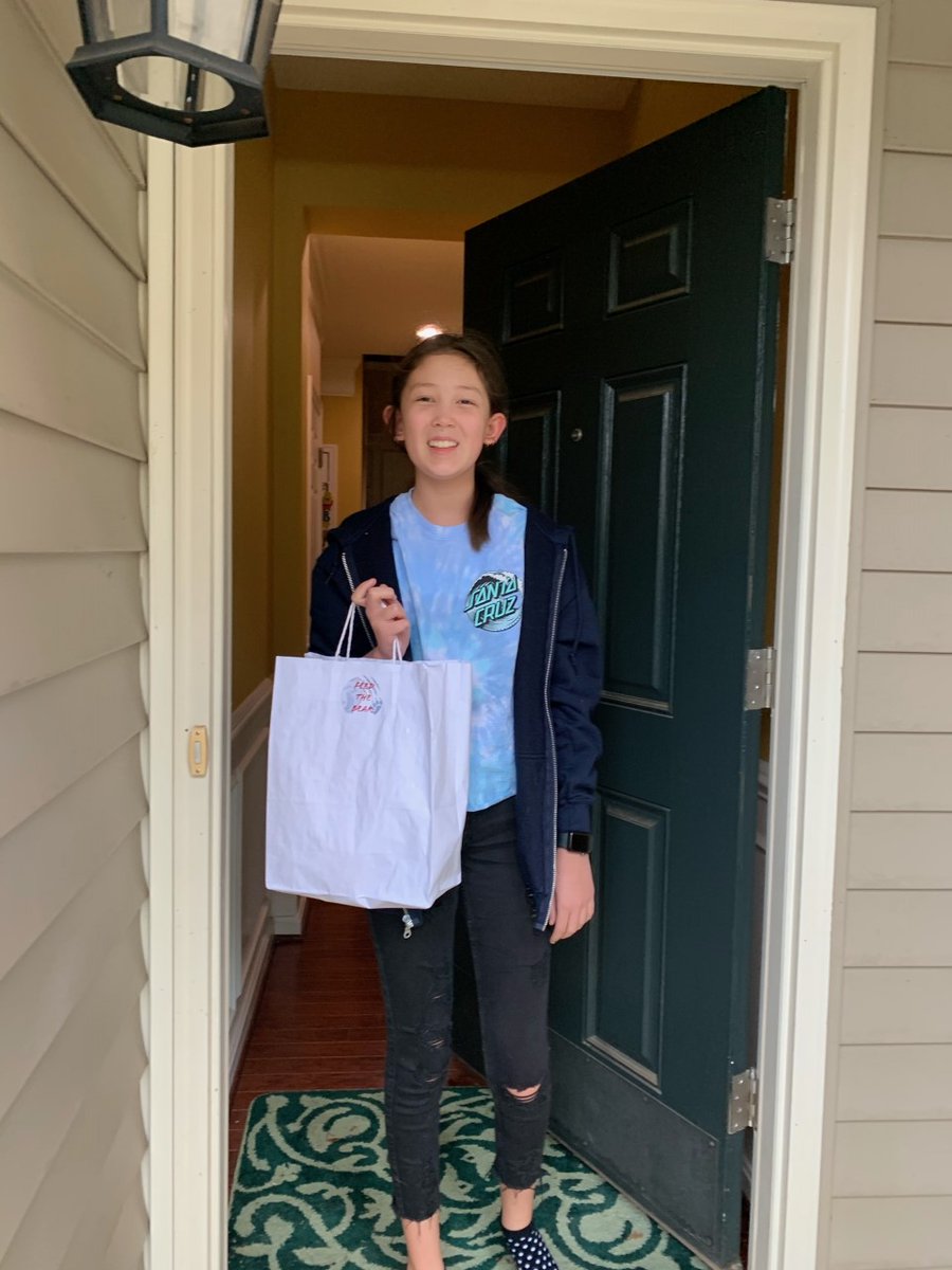 BamCounselors's tweet image. Rain or shine we will always celebrate our students! Join us in celebrating our Most-Orange #UNITYday2020 challenge winners! 🧡 👏
Thank you to @rdawson2213 for rewarding these wonderful students with BAM goodies and lunch! #CLIMBtoUnity 🐻