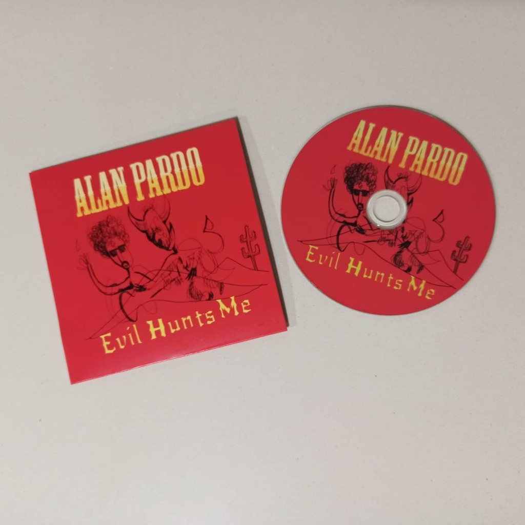 Ja tinc el meu CD de l' @alanfloyd79 . El podeu escoltar a #spotify . Però si l'adquiriu físicament ajudeu millor a la creació artística tan tocada en aquests temps de pandèmia #covid19 . A #LaGarriga el podeu trobar a @laclaucem_lagarriga .
🎸 #blues https://t.co/VppkvaKK88 https://t.co/TeF5BsueOo