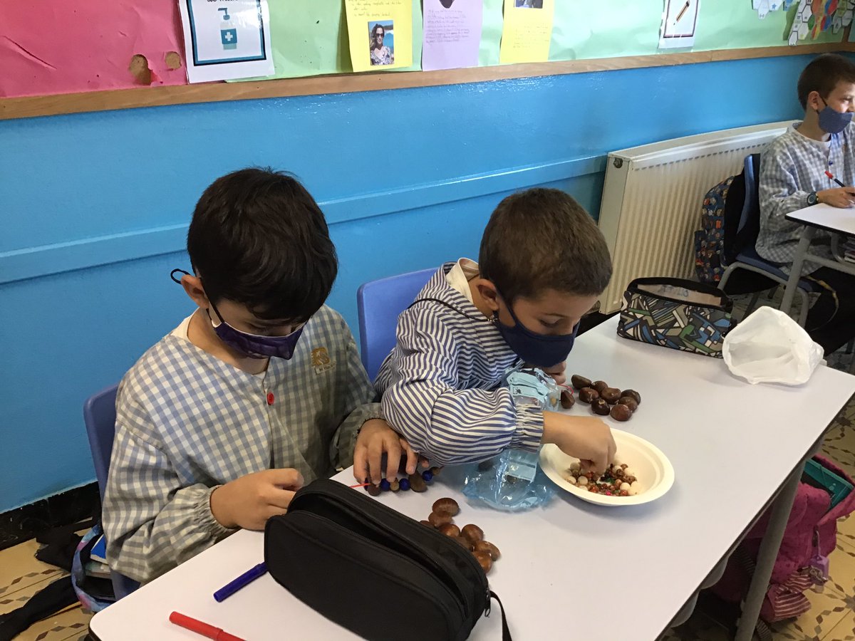 mercedaries's tweet photo. Així fèiem les castanyes!
#fsf3prim #fsf4prim #castanyada https://t.co/It2dPbGWpS