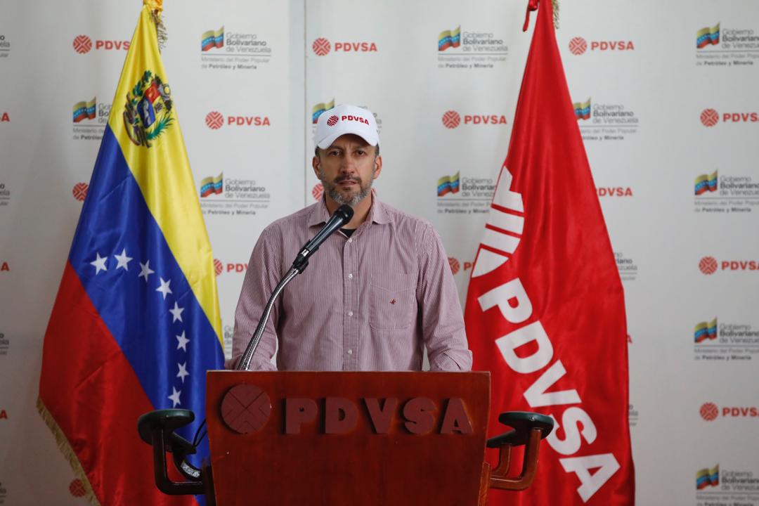 PDVSA's tweet photo. 🇻🇪📣 Ministro @TareckPSUV se dirige al país para dar detalles referente al ataque terrorista ocurrido en la Refinería Amuay en el estado Falcón. https://t.co/gqCW68pkb4