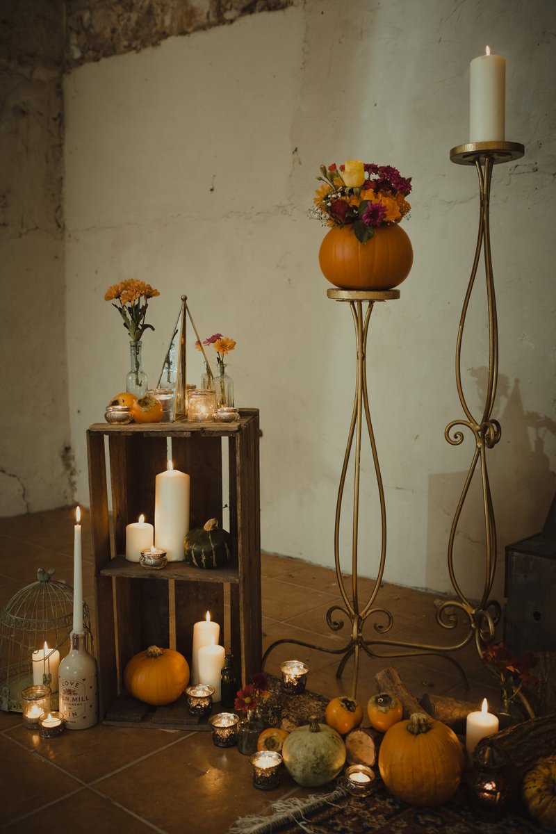 MrsPandP's tweet photo. Ying &amp; Yang ~ Wedding styling with extremes of dark and light &amp; a Halloween vibe
Images 📸 MAW Visuals with creative direction  @Propervintageiw 
https://t.co/6FVN8ngDYB https://t.co/o1Y4z3f0gg
