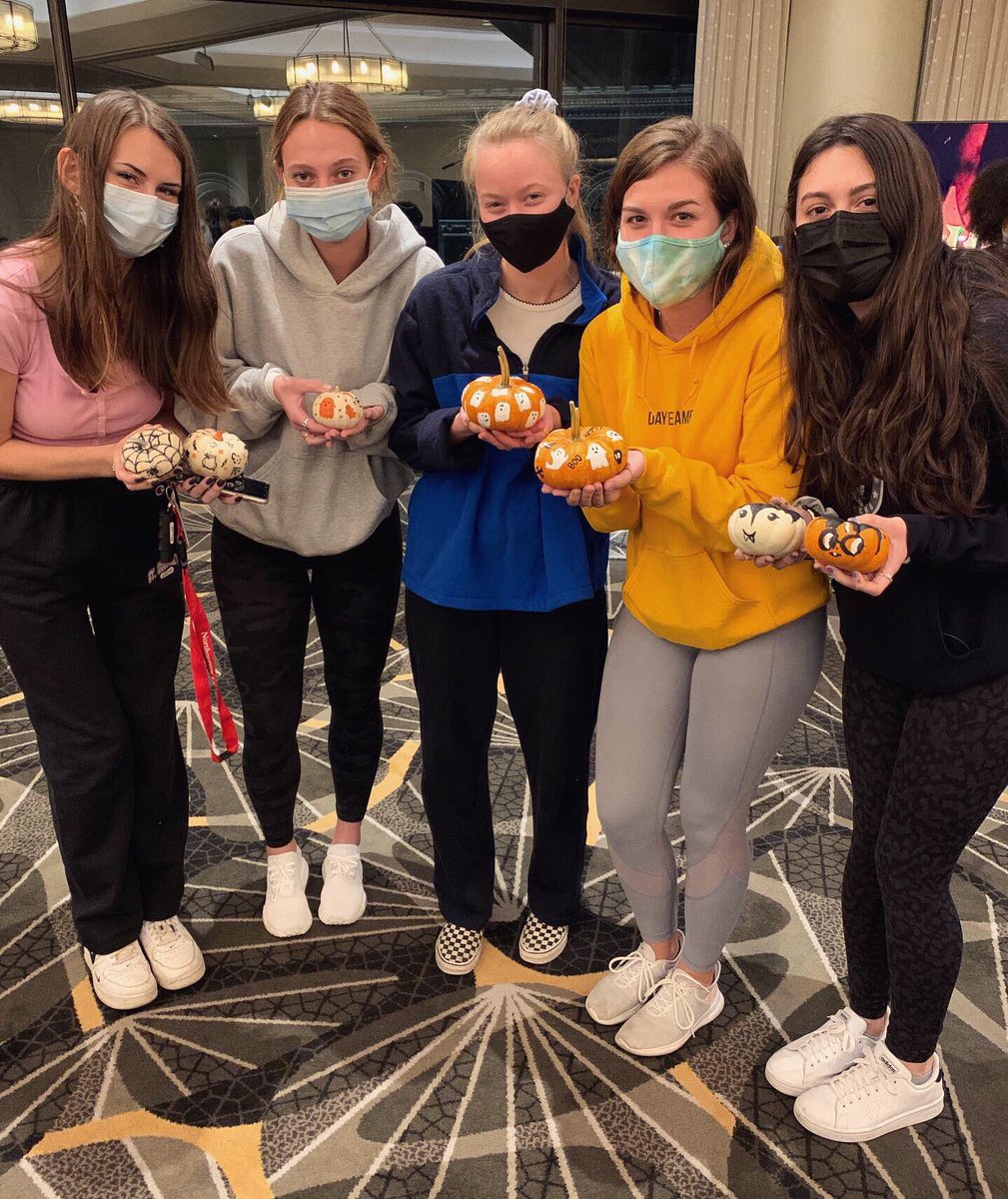 TheNUinProgram's tweet image. N.U.in Boston students enjoyed watching Halloweentown while painting some boo-tiful pumpkins! 🎃 🕸 👻

#NUin2020