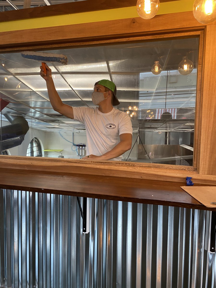 EyeDoWindows's tweet image. Getting Sassy Bass Amazin’ Grill ready for opening. They are opening up another location in Owa! Opening by next Friday! Check them out!