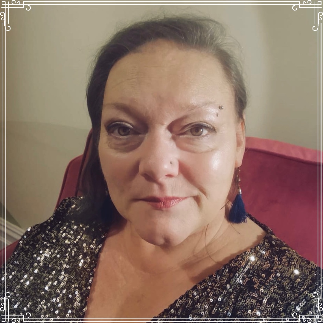 Say hello to our host Helen who's getting ready for a little 1920s Gin &amp; Sin! Tonight we're hosting a virtual murder mystery party for the fabulous gangsters and flappers of Trilogy Apartments. 

#zoomparty #virtualevents